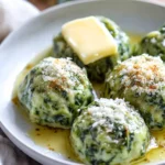Spinatknödel (schnell, einfach & gelingsicher!) First Image First Image